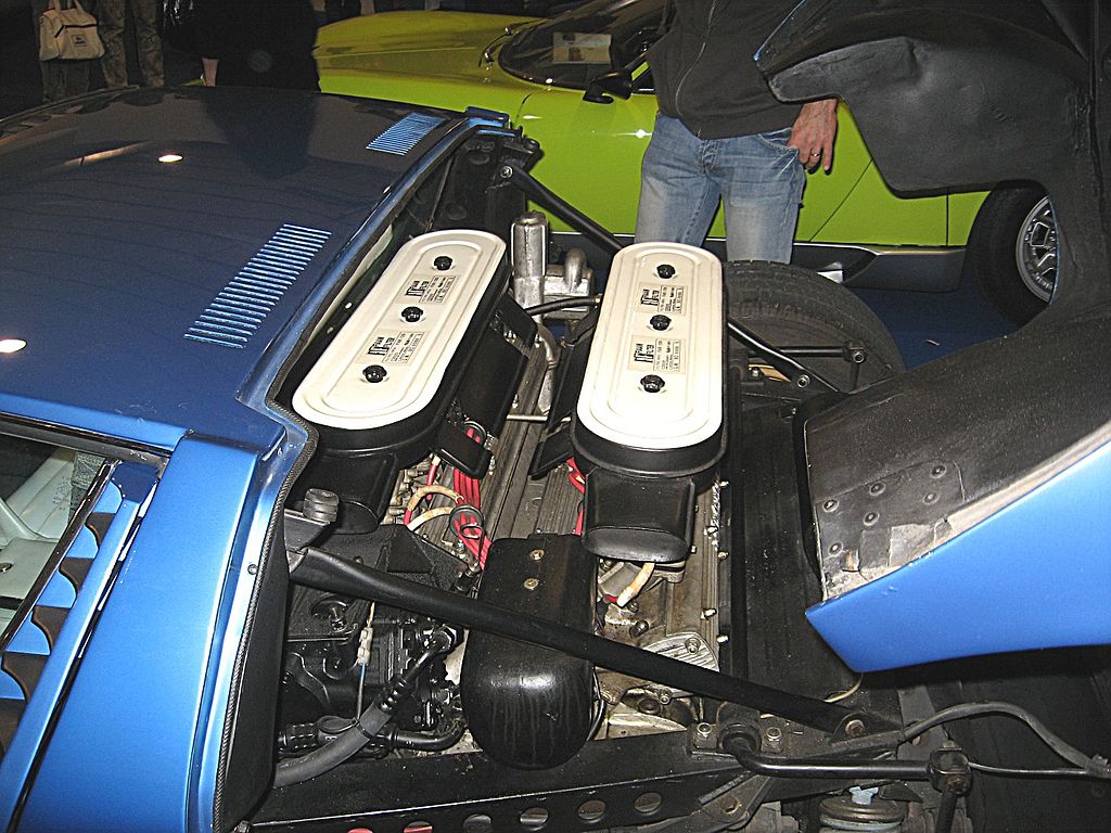 Bizzarrini-designed Lamborghini V12 in Miura engine bay