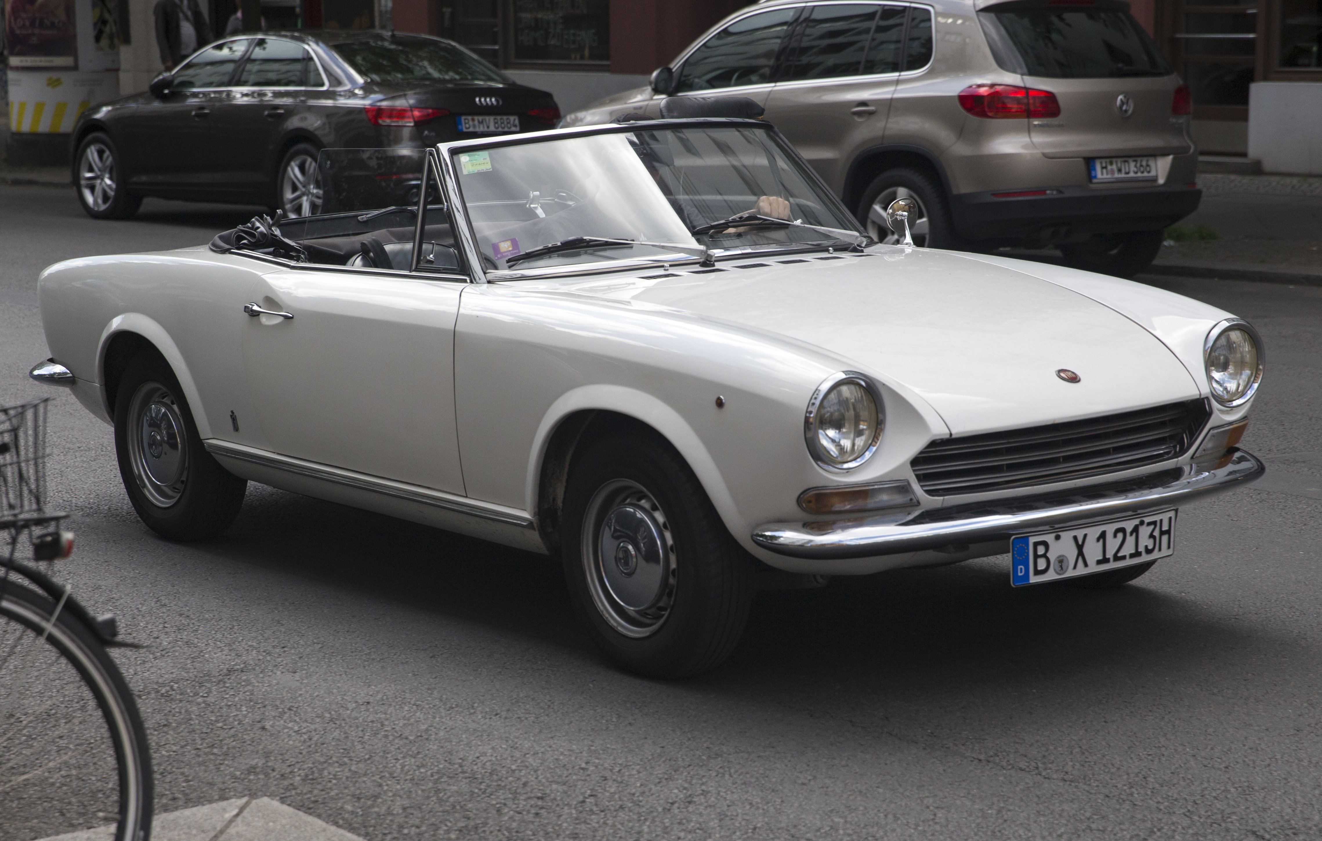 Fiat 124 Sport Spider AS Berlin front, right