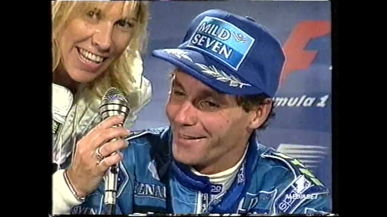 Claudia Peroni interviews the third classified Gerhard Berger at San Marino in 1996. Drivers and journalists were most of the times friends.