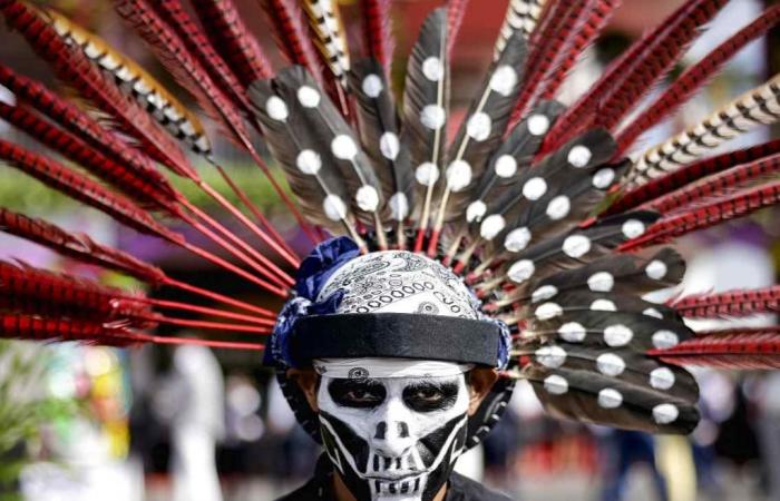 A Day of dead performer at the 2022 Mexican GP.