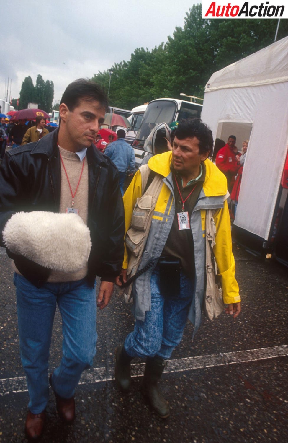 Alessandro Nannini wearing a synthetic lambskin mitt to protect the injured hand from the unusually cold rain.