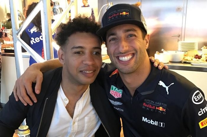 Charaf Eddin with Daniel Ricciardo.