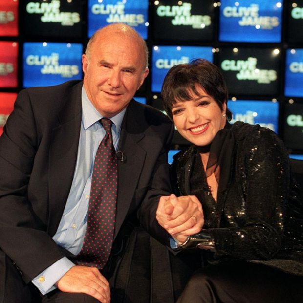Photo dated 21.06.1996 of Liza Minnelli with interviewer Clive James for the recording of the Clive James Show.