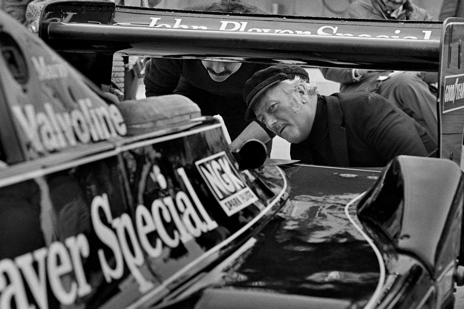 Colin Chapman inspects the back of Andretti’s Lotus 79/R3 Ford Cosworth DFV.
