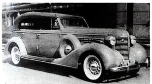The first convertibles had a radiator grille, like the ZIS-101.