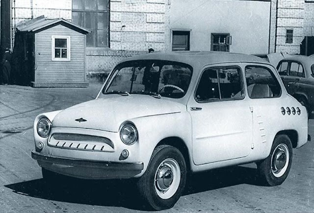 1958 MZMA 444 ‘Moskvich’.