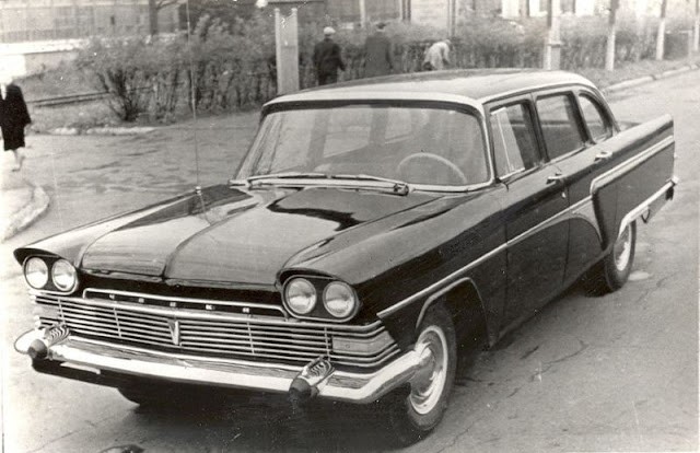 1961 Gaz-13 ‘Chaika’.