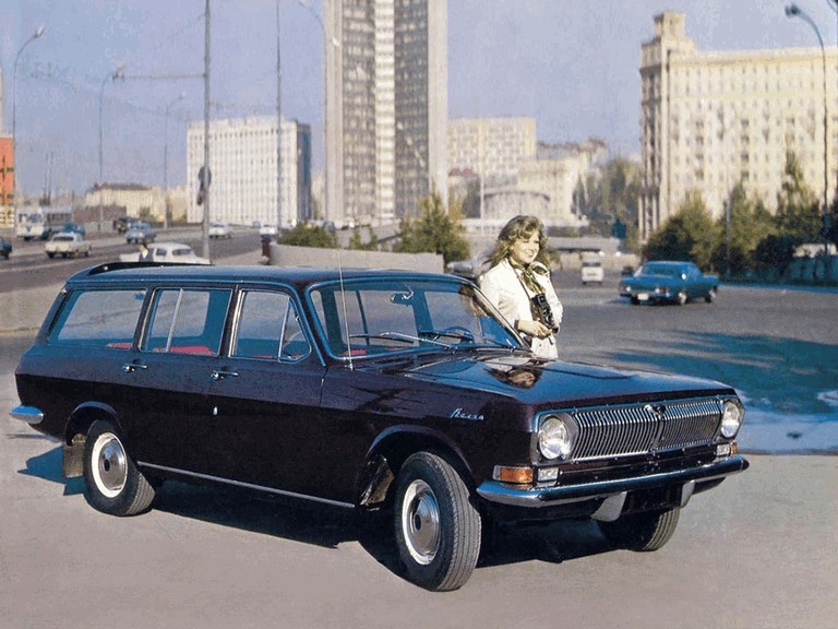 A Volga Gaz 24 - 02 of 1972.