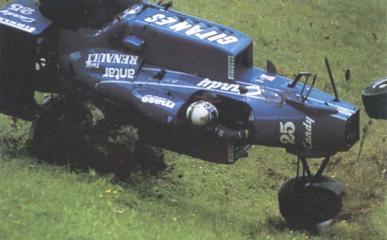 An accident of Andrea De Cesaris.