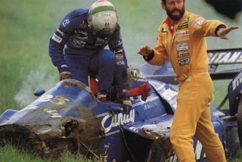 An accident of Andrea De Cesaris.