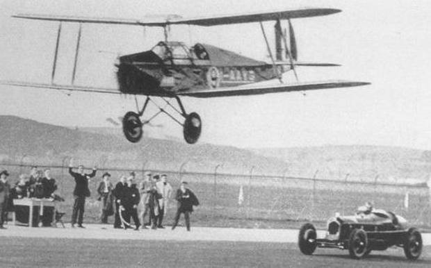 Nuvolari lost the challenge with the Caproni biplane, but fifty years later Villeneuve would have 'avenged' him.