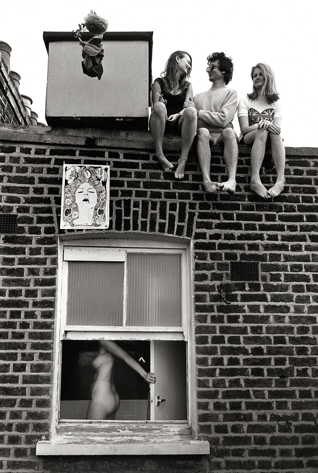 German photographer Frank Habicht’s fifth-floor rooftop in London’s SW5 district served as his “favorite open-air studio” and “was a melting place for exuberant parties on mild summer nights,” he writes in his book. 
