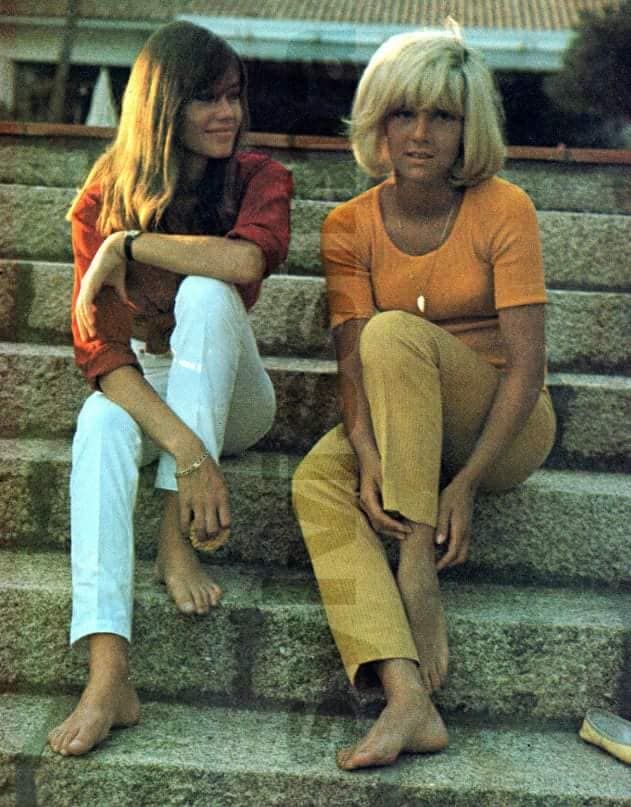 Sylvie Vartan and Françoise Hardy in Corsica in 1964. Swinging sixties.