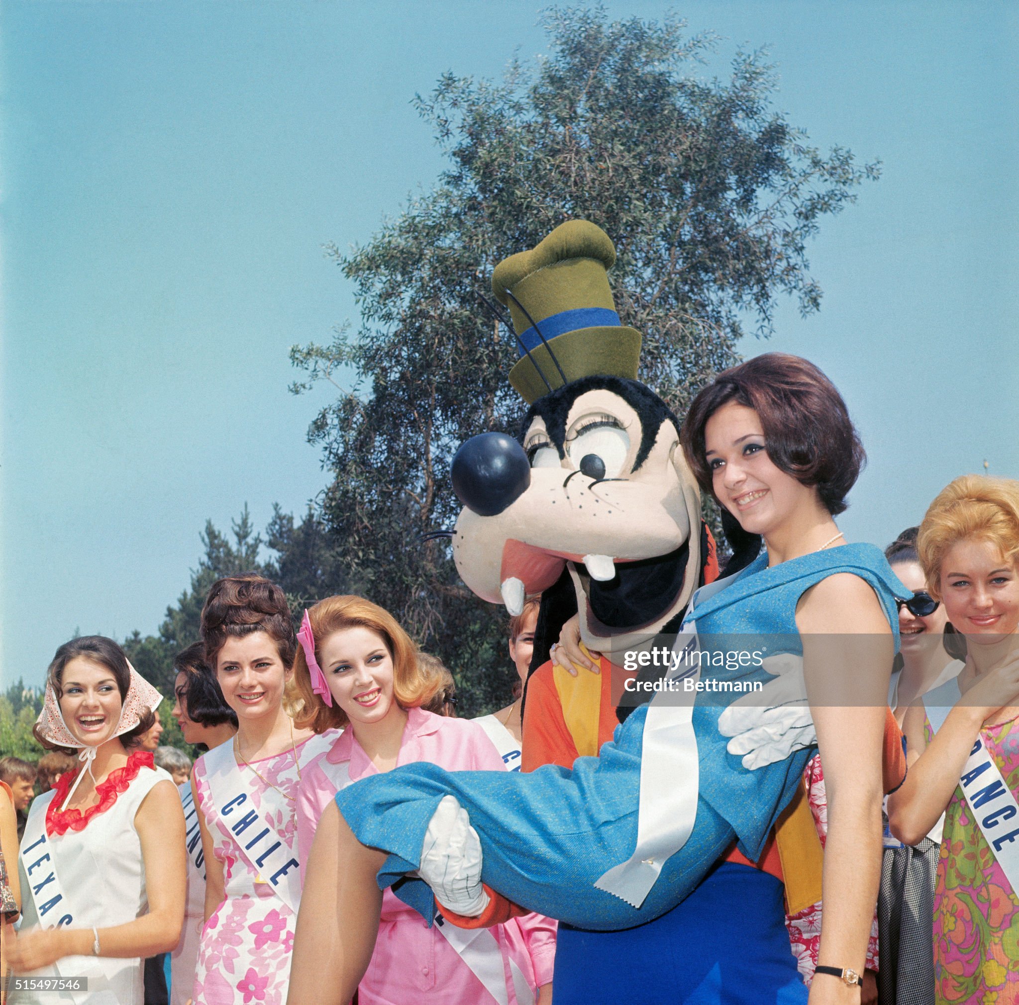 Disneyland's Goofy character with girls to compete for the International beauty queen title in Long Beach on August 06, 1965.