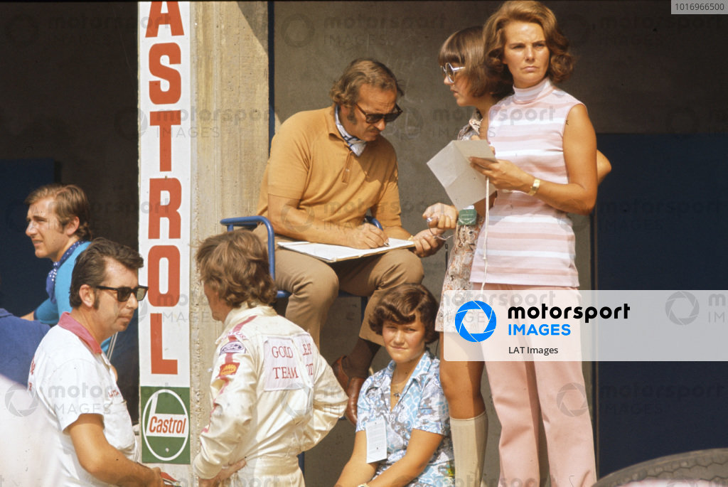 Lotus boss Colin Chapman with wife Hazel and family in the pits, next to Jochen Rindt, Lotus 72C Ford, who was killed in practice, at the Italian GP on September 06.1970.