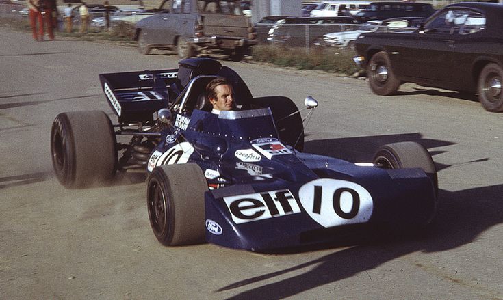Peter Revson returning to the garage after a practice run at the US GP at Watkins Glen on October 03, 1971.