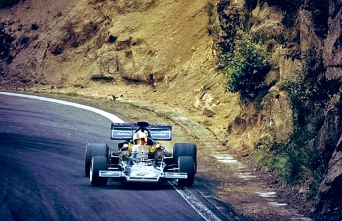 Dave Walker, Lotus 72-D, at the circuit de Charade, France, on 02 July 1972.
