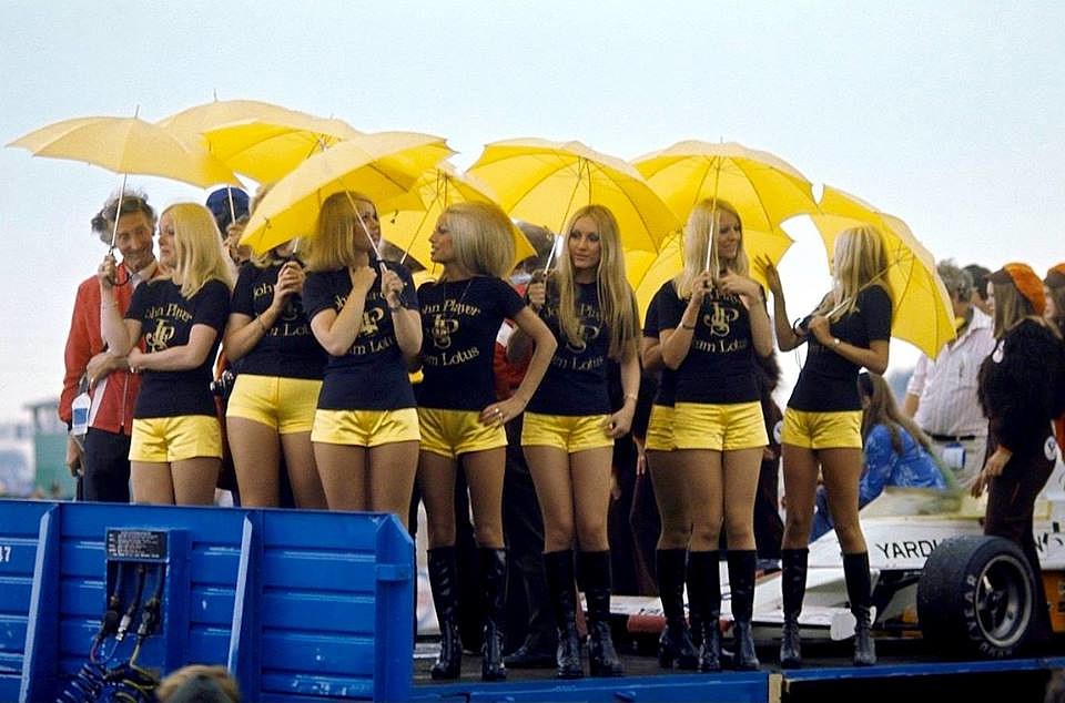 JPS Lotus girls on parade with the winning McLaren M23 Ford of Peter Revson at the British Grand Prix in Silverstone, England, on 14 July 1973.