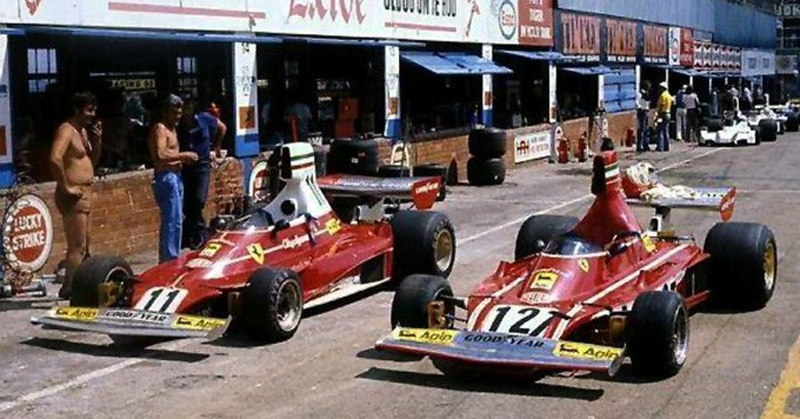 Clay Regazzoni and Niki Lauda’s Ferraris at Kyalami on 01 March 1975.