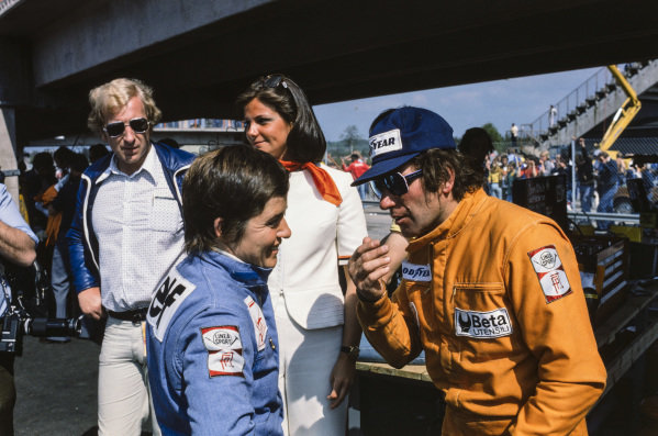 Lella Lombardi talks with fellow Italian Vittorio Brambilla at the Swedish GP in Anderstorp on 08 June 1975.