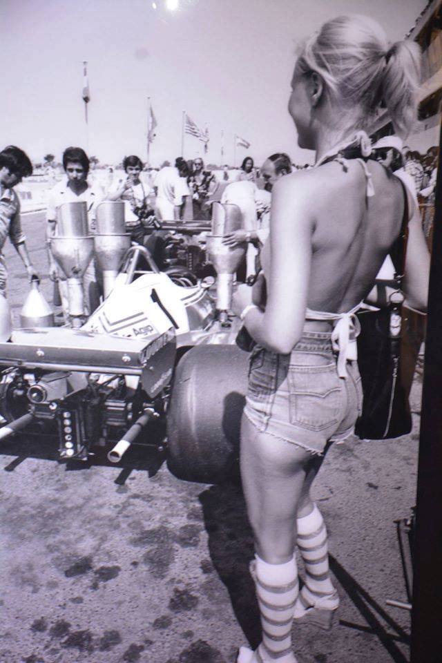 A girl in front of Niki Lauda’s Ferrari 312T2 in 1976.