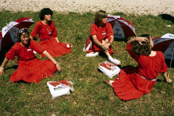 The Marlboro girls take a rest on the grass area in the pitlane as the blistering heat continued to bless France. French Grand Prix, Dijon-Prenois, 03 July 1977.