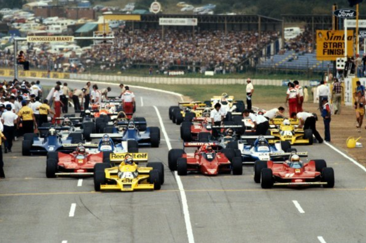 The start of the 1979 South African Grand Prix in Kyalami on 03 March 1979.