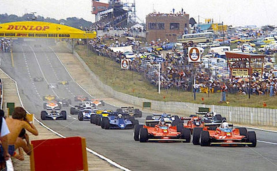 Scheckter and Villeneuve lead the pack at Kyalami in the 1979 South African Grand Prix.