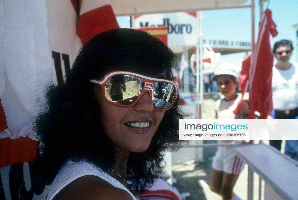 A Marlboro girl at the Argentinean Grand Prix in Buenos Aires on 13 January 1980.