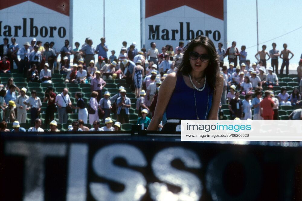 A girl at the Spanish Grand Prix in Jarama, Spain, on 01 June 1980.