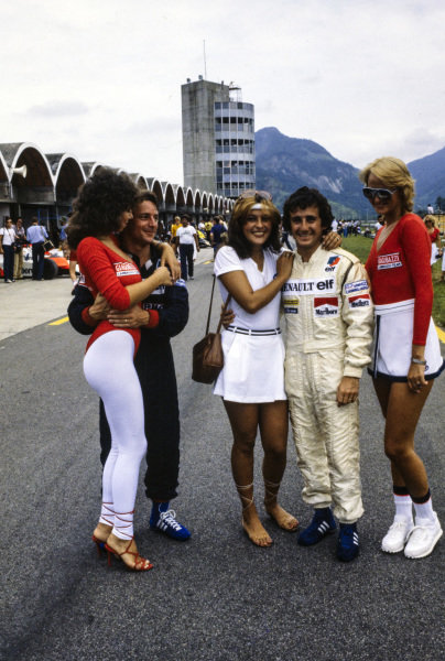 Alain Prost and René Arnoux with two Giacobazzi Lambrusco girls and another girl at the Brazilian Grand Prix in Jacarepaguá, Rio de Janeiro, on 21 March 1982.