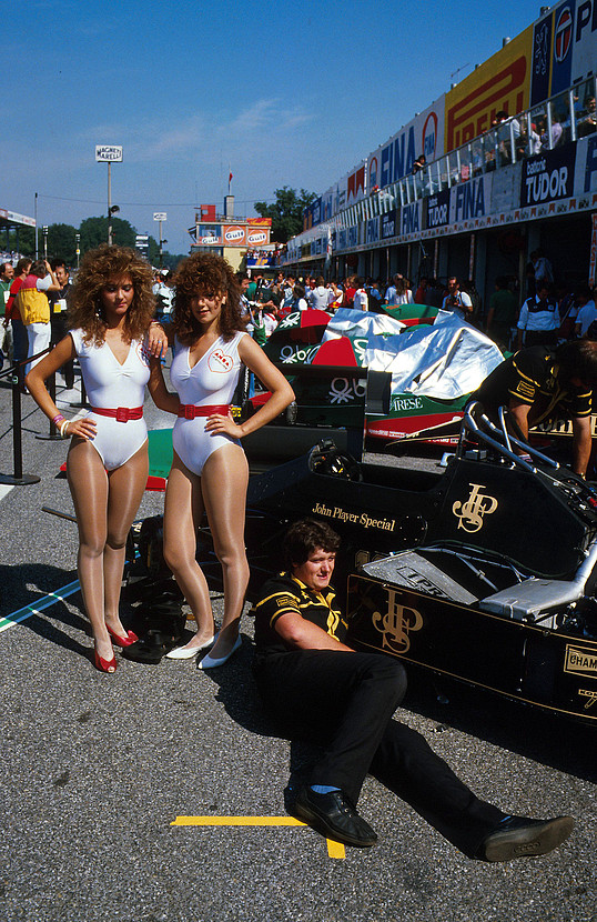 Pit girls in front of a Lotus at Monza on 09 September 1984.