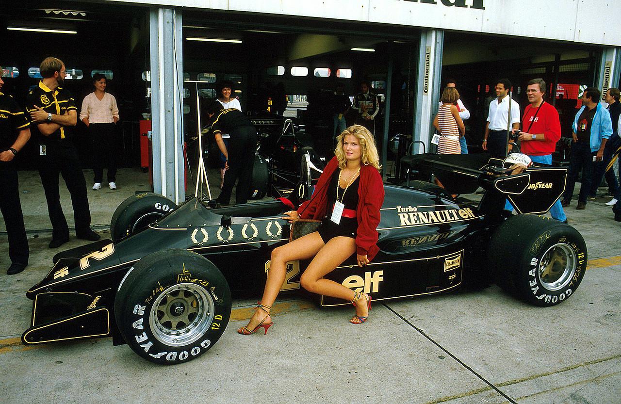 A girl in the Lotus pits at Hockenheim on 27 July 1986.
