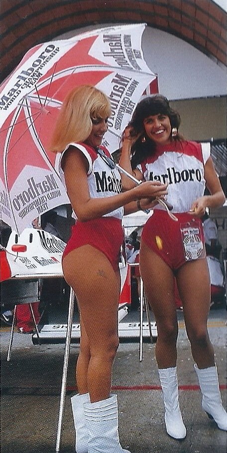 Pit babes at the Brazilian Grand Prix in Jacarepaguá, Rio de Janeiro, on 03 April 1988.