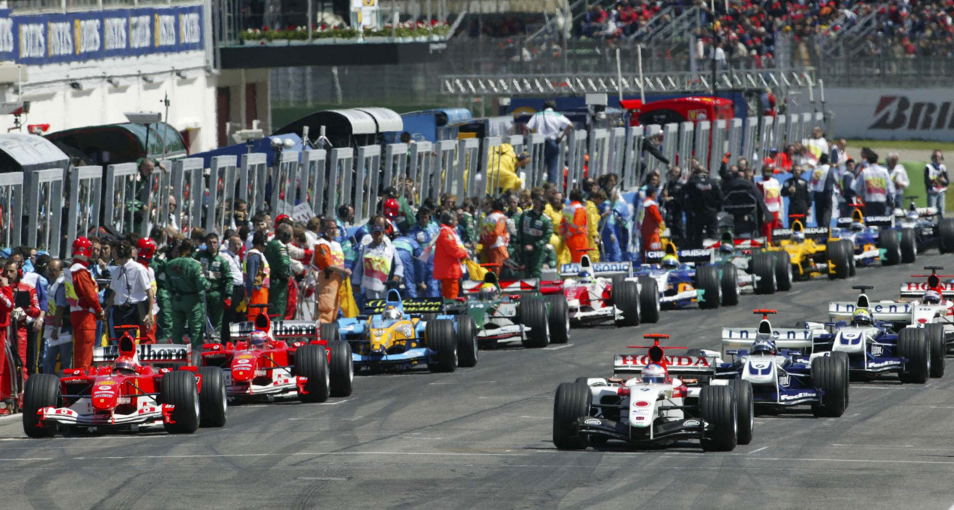The start of the San Marino Grand Prix at the Autodromo Enzo e Dino Ferrari in Imola, Italy, on 25 April 2004. 
