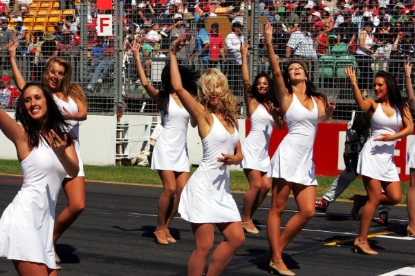 Girls dancing at the Australian Grand Prix in Albert Park, Melbourne, on Sunday 18 March 2007. 