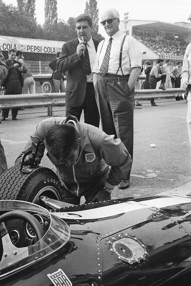 Franco Gozzi and Enzo Ferrari observe the new Gurney's Eagle V12 in Monza in 1966.