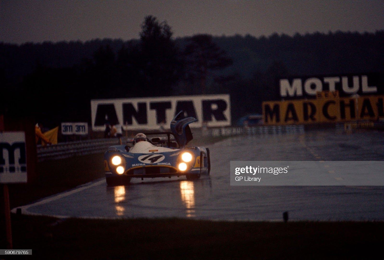 14 Francois Cevert and Howden Ganley, Matra Simca, entering the Ford chicane at Le Mans on 11 June 1972.
