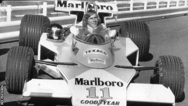 James Hunt, McLaren, was in relaxed mood on arrival in Fuji, enjoying the pre-race publicity.