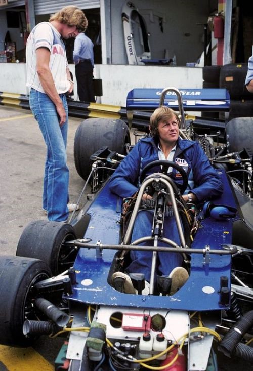Ronnie Peterson pretends he can’t see James Hunt spying on the inner workings of his Tyrrell six-wheeler. 