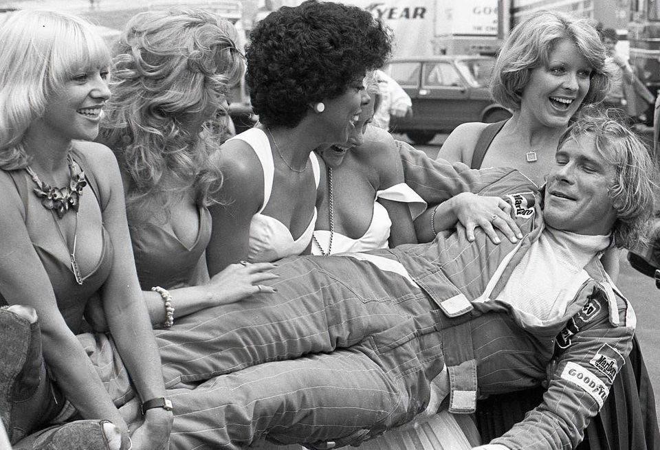 James Hunt and the Grid Girls.