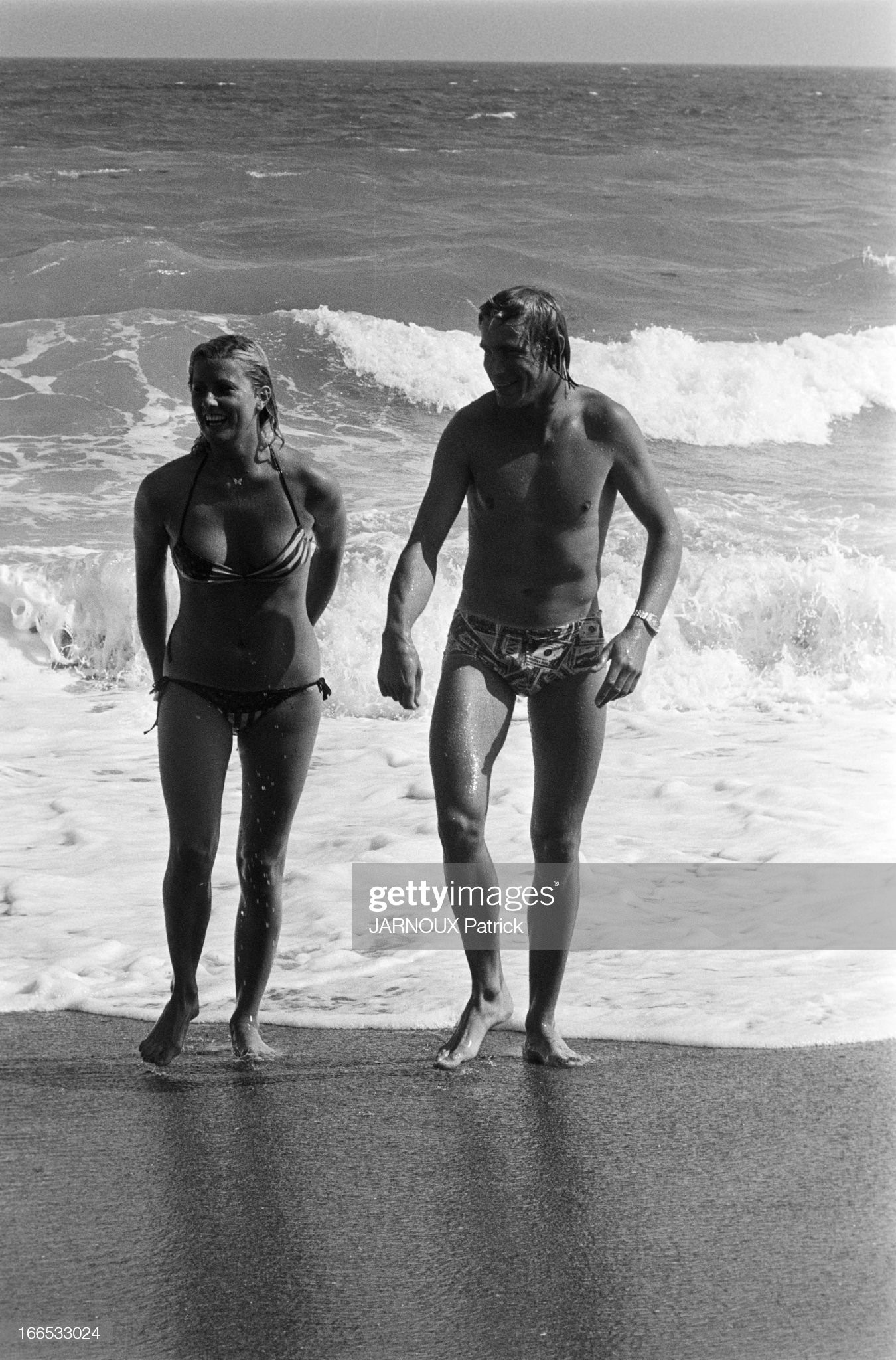 James Hunt with a girl in a bikini on 10 September 1976. 