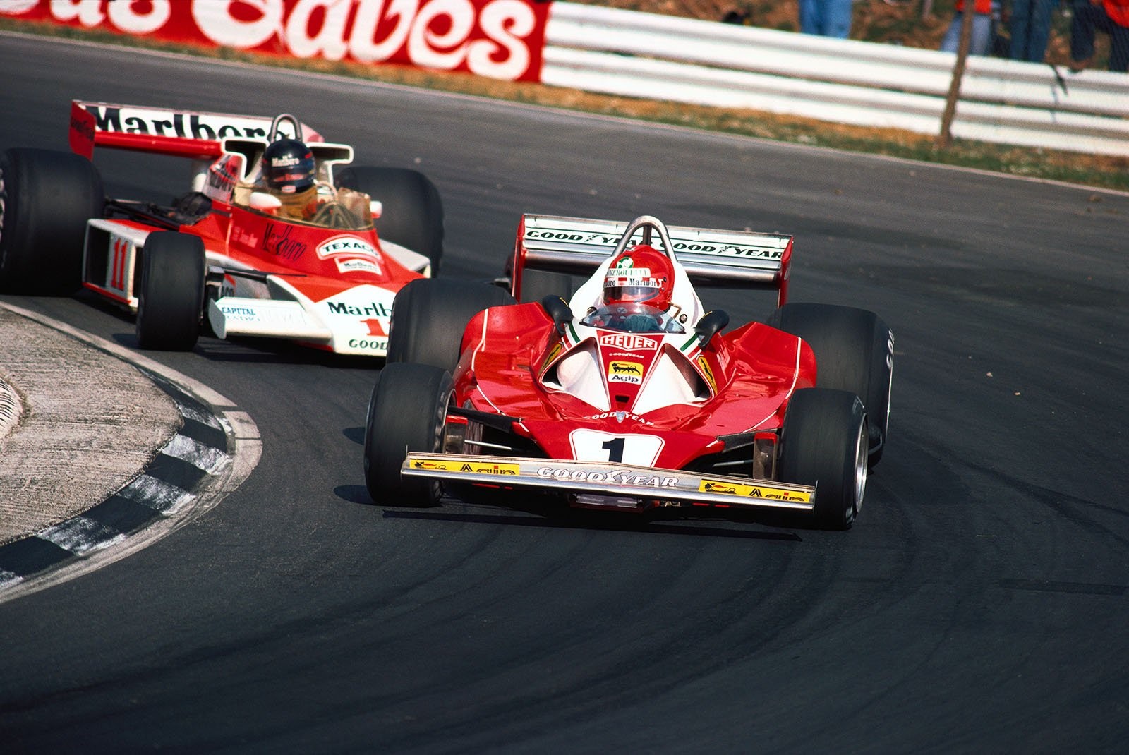 Race leader Niki Lauda, Ferrari, followed closely by James Hunt, McLaren, at the 1976 British Grand Prix in Brands Hatch. 
