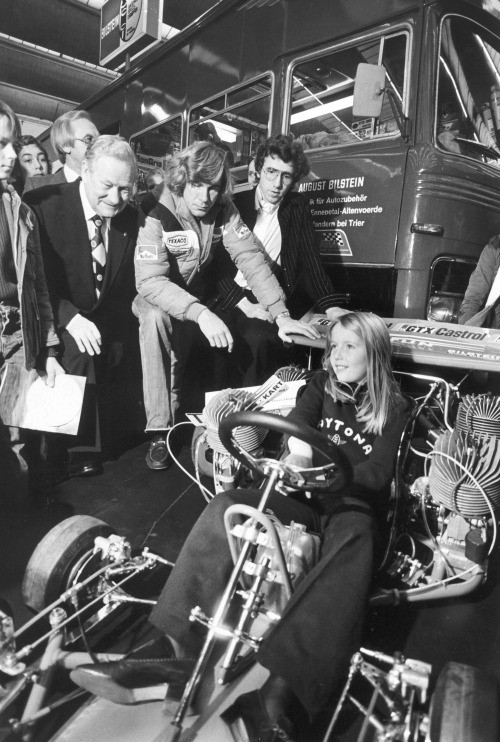 James Hunt in his familiar casual self. Rolf Stommelen is wearing a tie. The girl in the kart, wearing her mum’s shoes, is Natascha Rindt, daughter of Jochen and Nina.