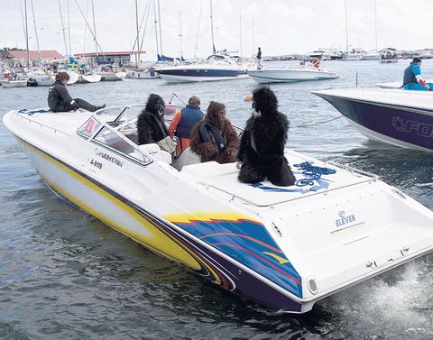 Kimi and two friends entered a powerboat race in the Finnish harbour city of Hanko while wearing gorilla suits. 