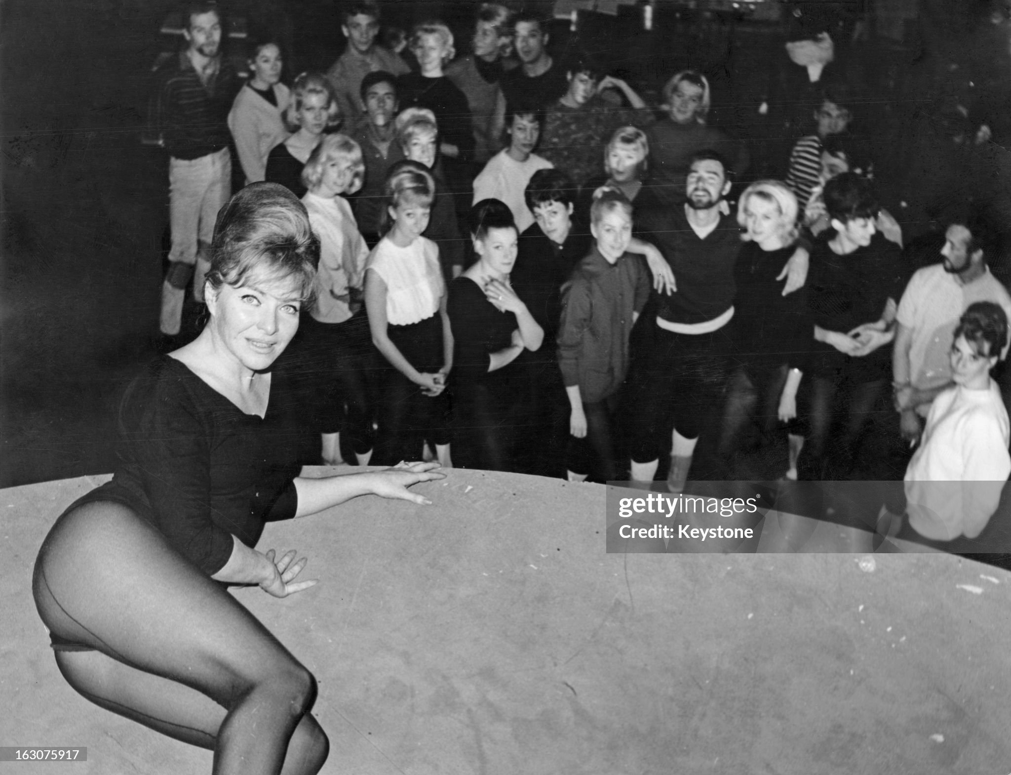 French singer and actress Line Renaud during rehearsals for her show 'Casino de Paris', in Milan on 29 November 1963. 'Casino de Paris' is to be staged at the Dunes hotel and casino in Las Vegas. 