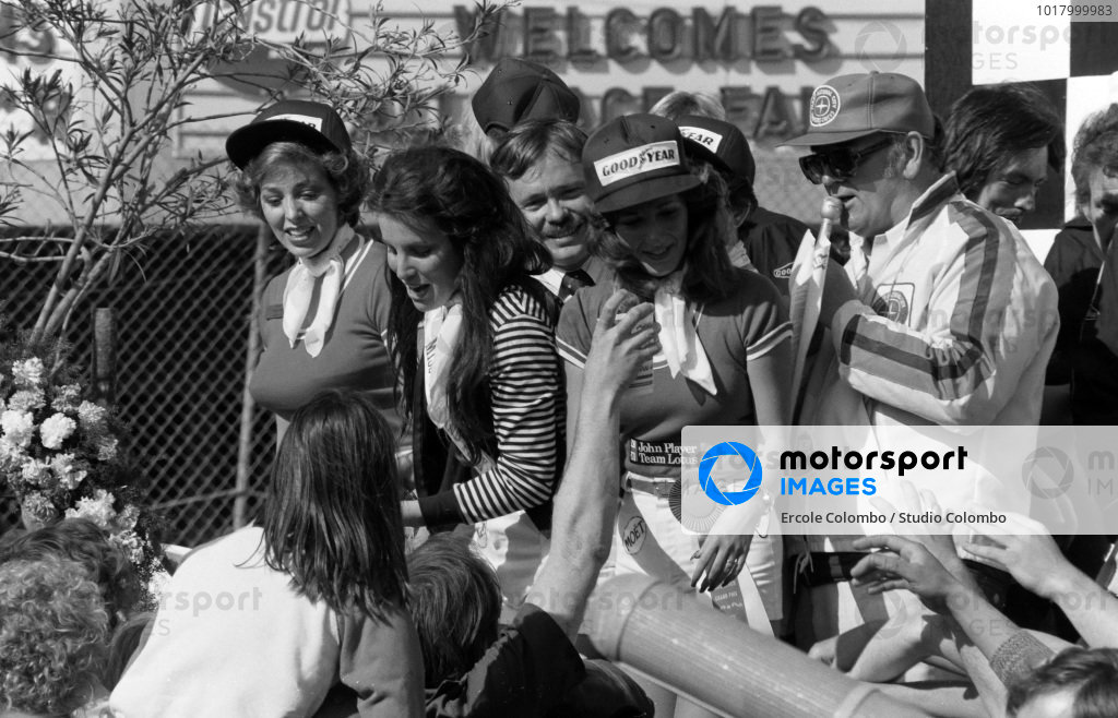 Girls at the 1977 Long Beach Grand Prix. 