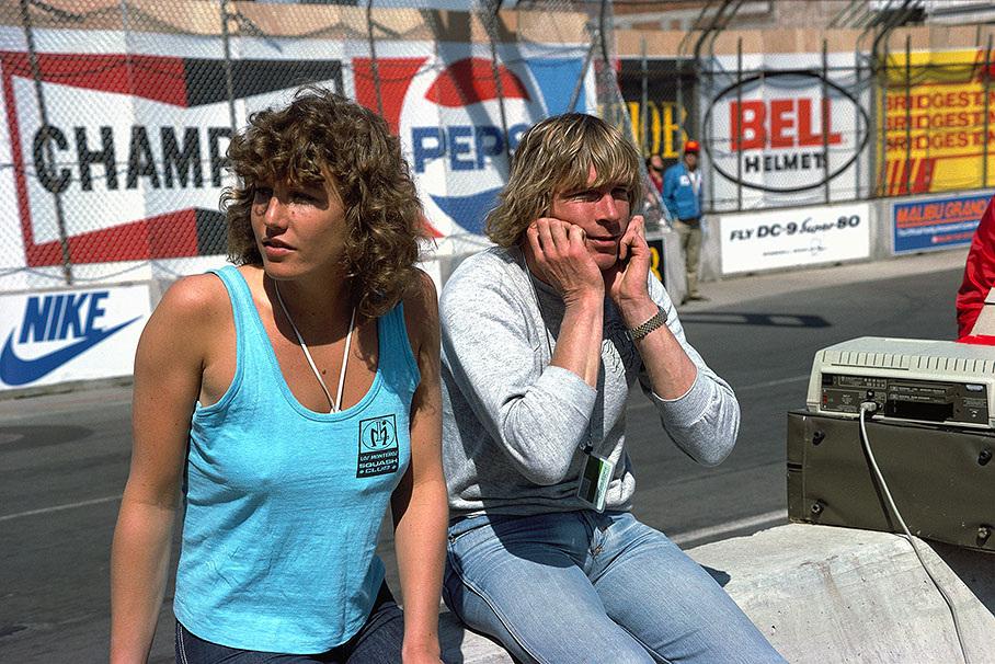 Former F1 World Champion James Hunt with his wench in 1982.