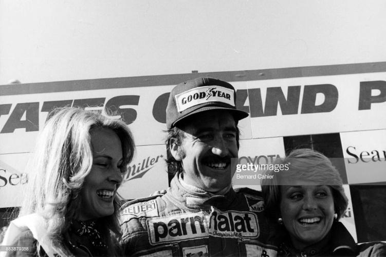 Clay Regazzoni at Long Beach with two girls.