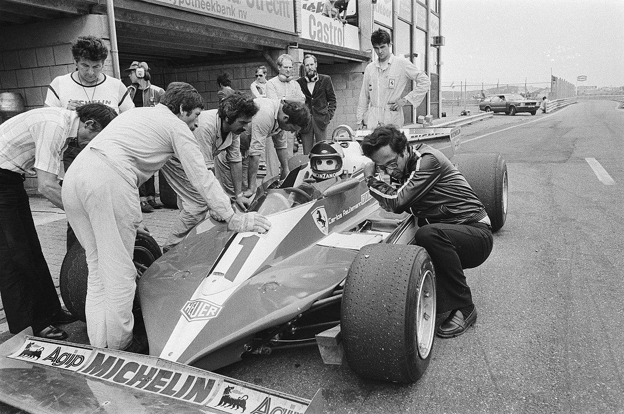 Mauro Forghieri at Zandvoort in 1968 with Carlos Reutemann. 